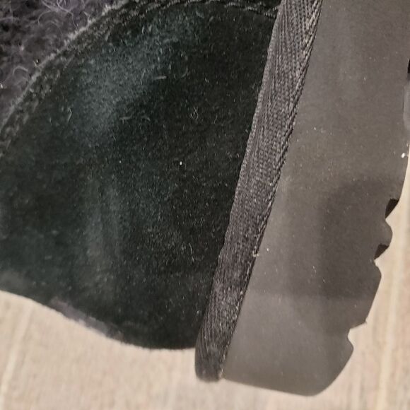 UGG Capra Ribbed Knit Shearling Lined Boot - Picture 7 of 11